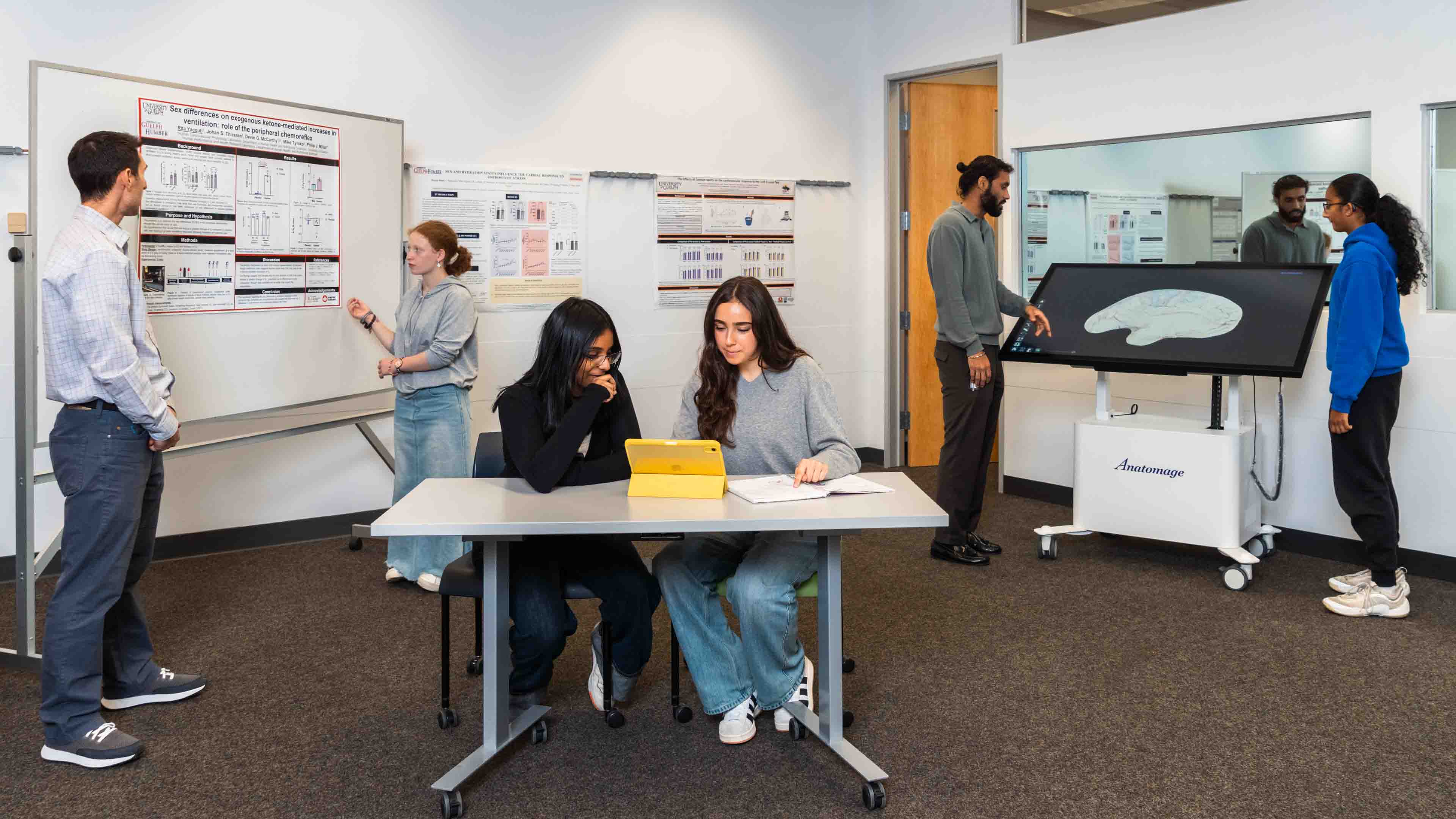Six students collaborate in the Scholar's Hub